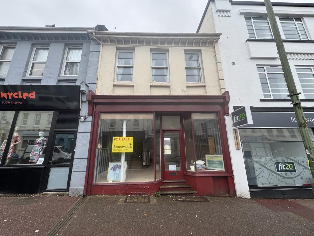 Lot: 79 - THREE STOREY COMMERCIAL PROPERTY IN POPULAR LOCATION - External view of front of the property